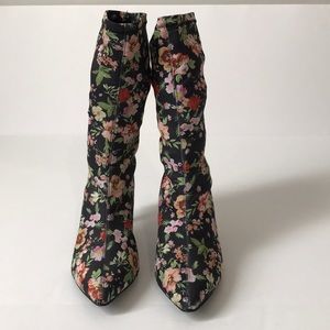 New Without Box Mia Floral Sock Boots Size 7
